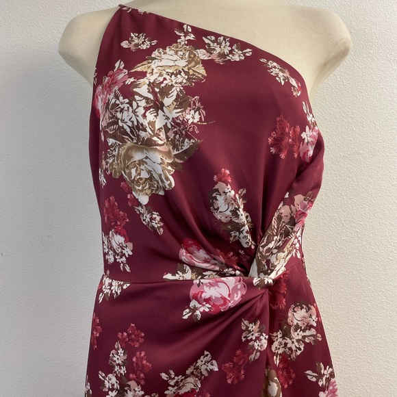 WAYF The Lainey Floral One Shoulder Twist Burgundy Gown Small - Picture 10 of 13